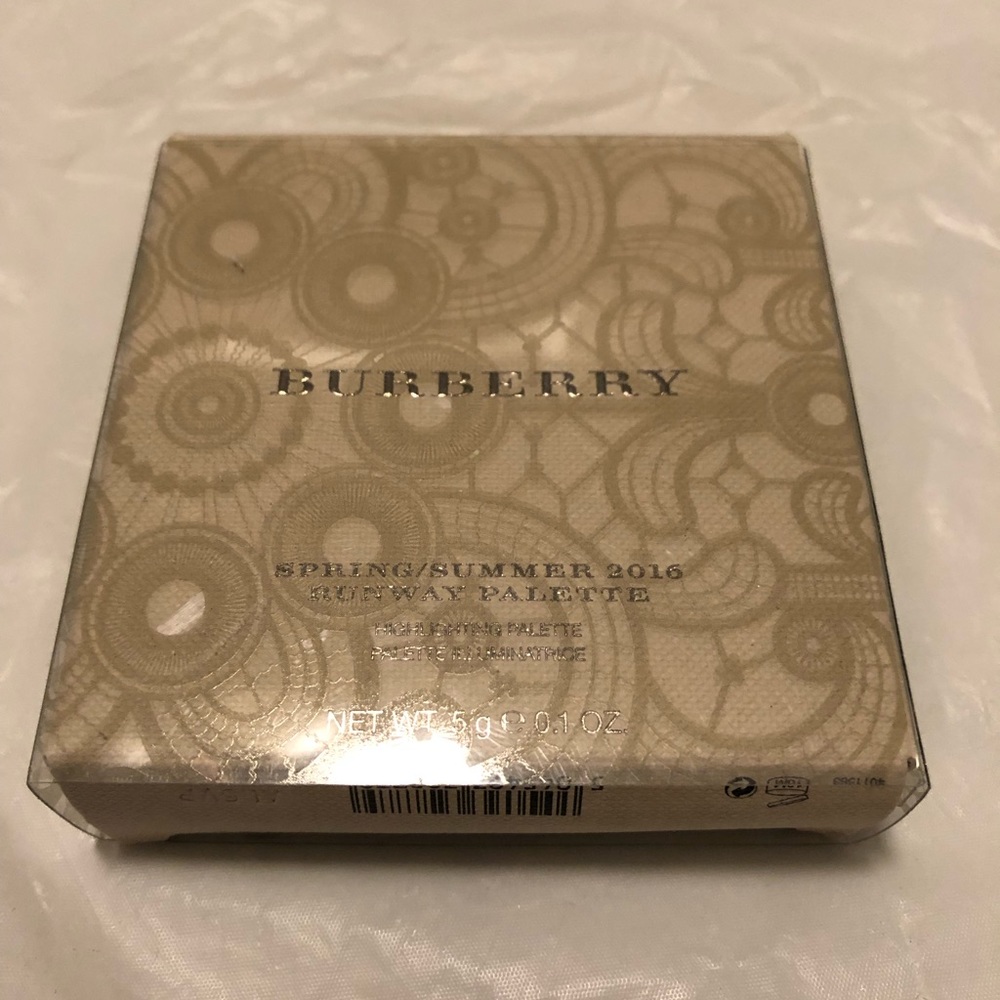 BURBERRY SPRING/SUMMER 2016 RUNWAY HIGHLIGHTING PALETTE - No. 02 Nude Gold.